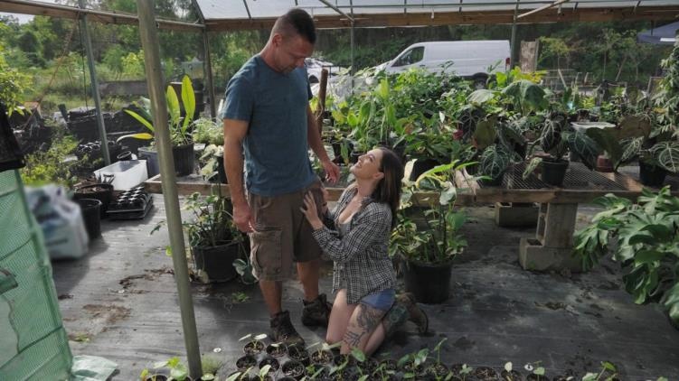 Katie Kingerie - Getting Banged In The Greenhouse - FullHD (2022)