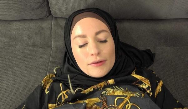 Lauren Black - Lazy babe in hijab gets hardcore penetration - E223 - UltraHD/2K (2022)