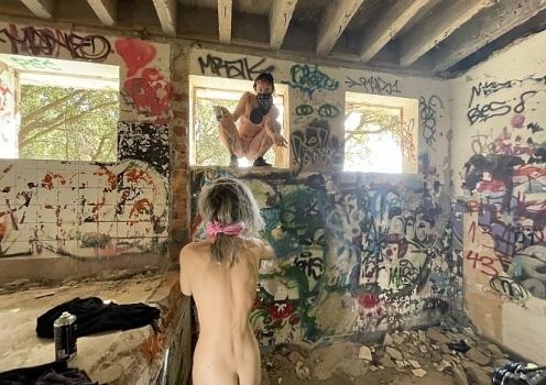 Brille, Poppy - Hot Chicks Painting Graffiti In The Nude On Vacation Risky Public Nudity - FullHD (2023)