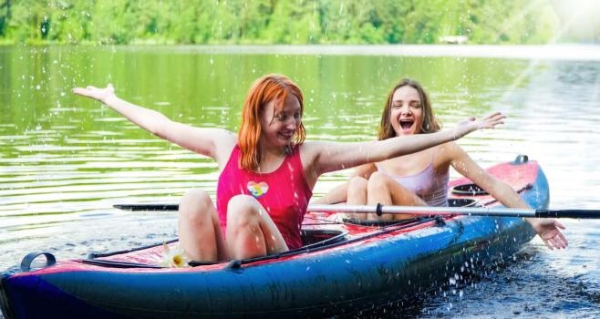 Olivia Trunk, Emma Korti - Kayak ride with the girls - FullHD (2023)